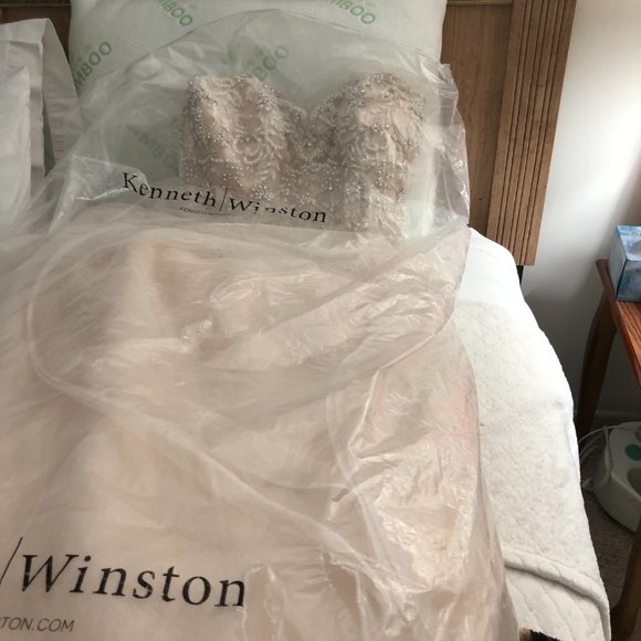 Wedding gown - Picture 3 of 4